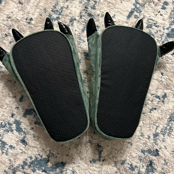 Dinosaur slippers - Picture 2 of 2
